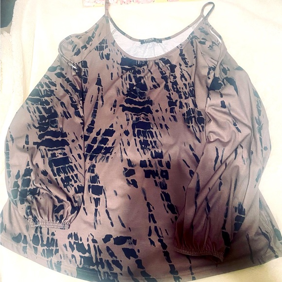 Cold Shoulder Long Sleeves Top for Women Loose Casual Cut Out Shirts in Tye Dye - Picture 7 of 11